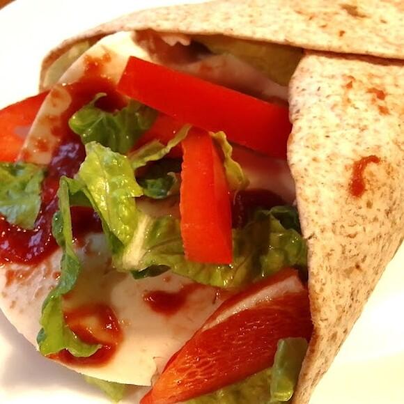Tortilla z resztek lodówki – szybki i smaczny wrap