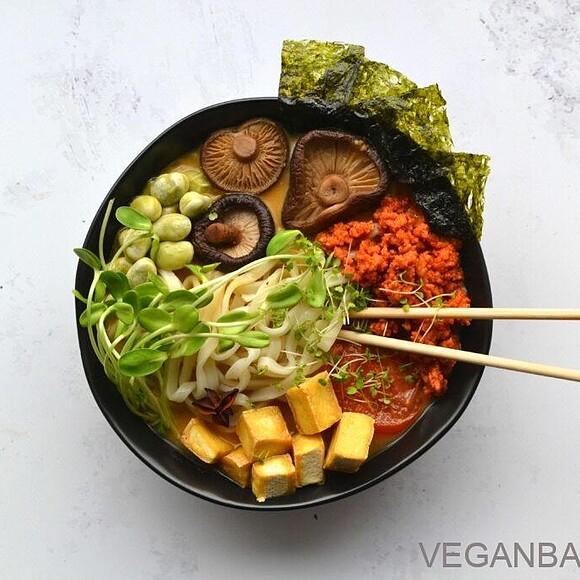 Kremowy ramen z tahini