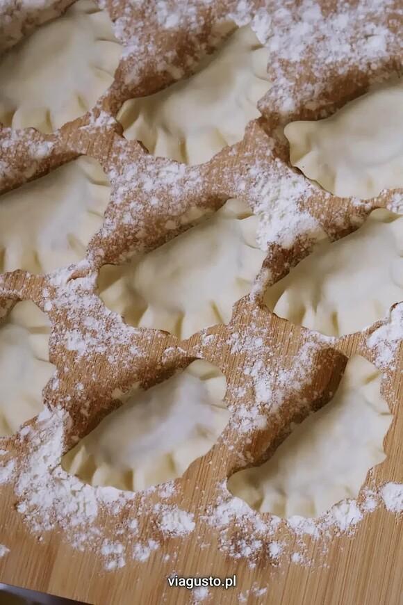 Pierogi z czekoladą i twarogiem