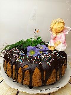 Wilgotna babka na oleju i śmietanie z makiem