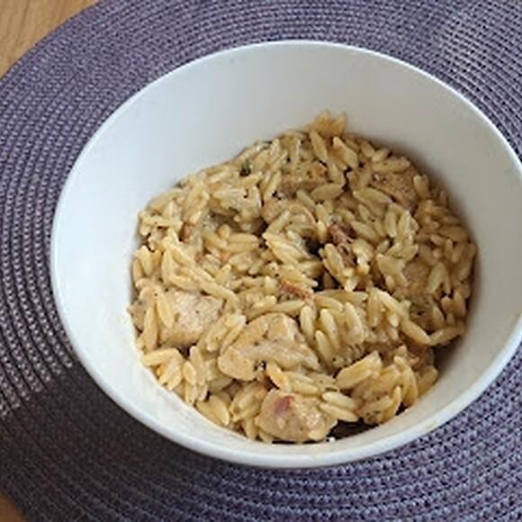 Filet z kurczaka z makaronem orzo