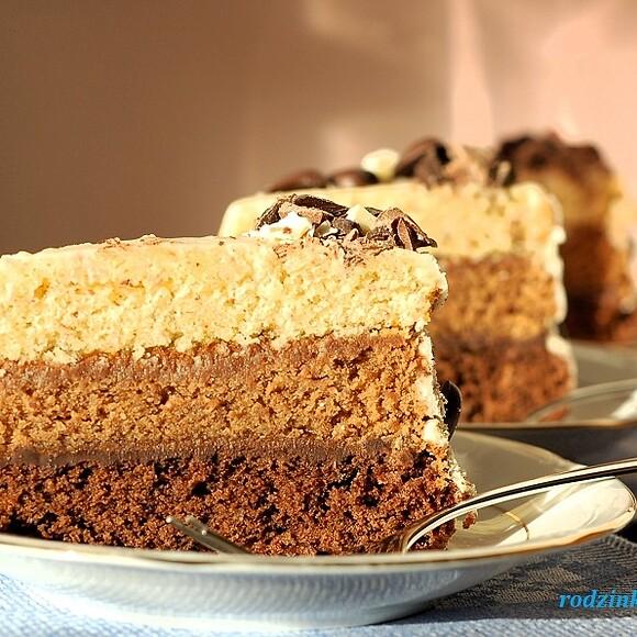 Trójkolorowy tort czekoladowy