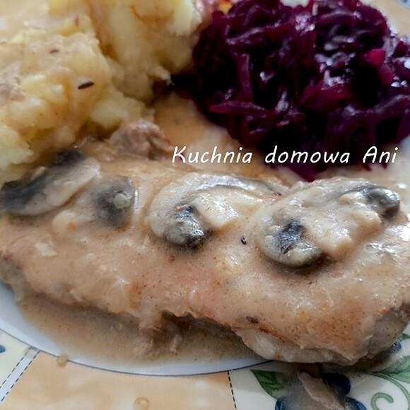 Szynka w sosie z pieczarkami