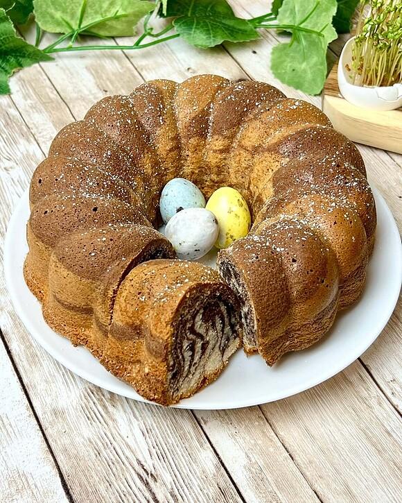 Babka zebra – klasyczny przepis na dwukolorowe ciasto