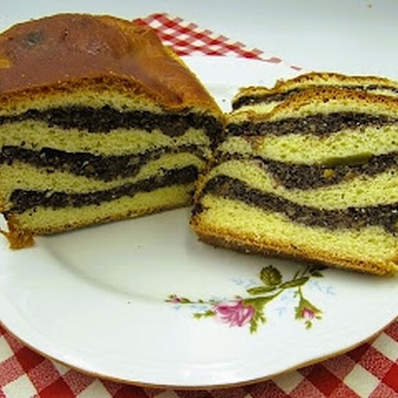 Zebra makowa - efektowne ciasto drożdżowe z masą makową