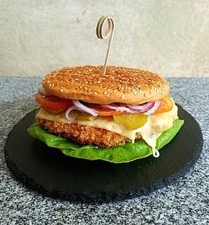Domowy chicken burger