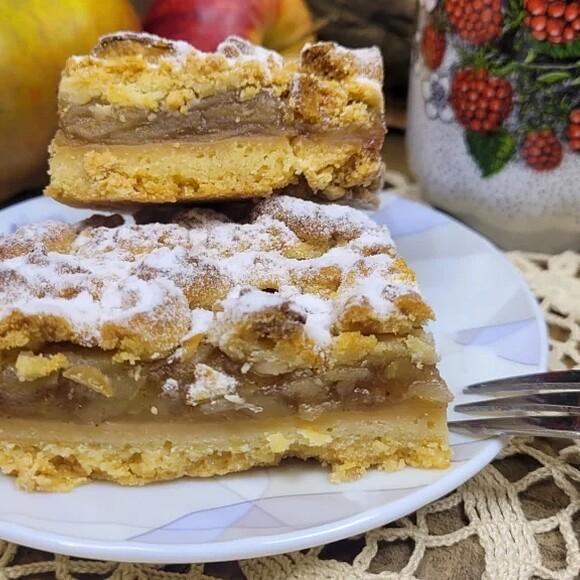 Ciasto z jabłkami i budyniem - prosty przepis na pyszne wypieki