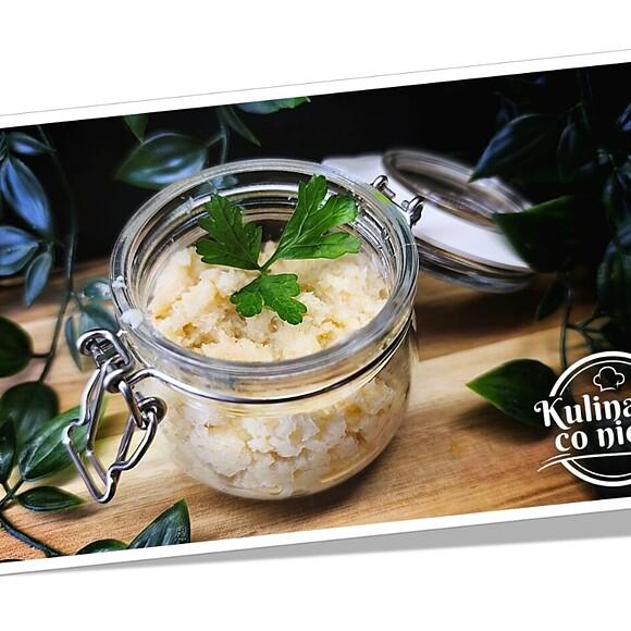 Domowy chrzan tarty - naturalny i aromatyczny dodatek świąteczny