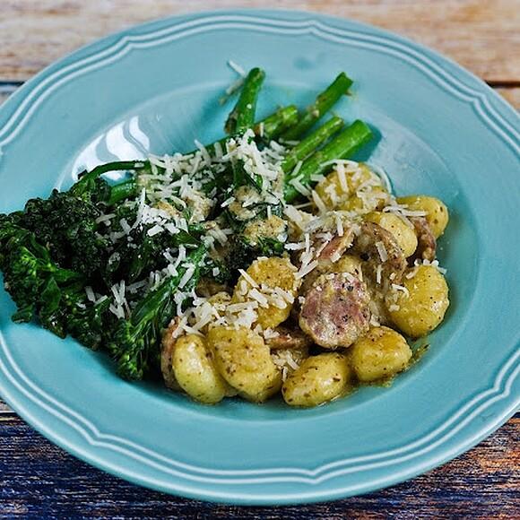Gnocchi z brokułem Bimi i białą kiełbasą
