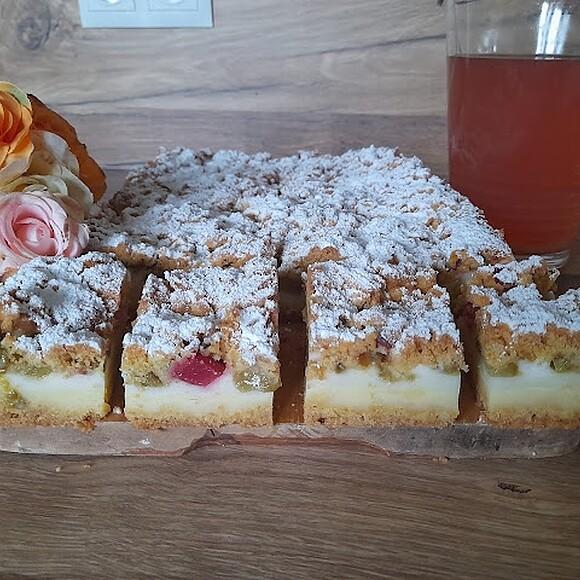 Ciasto z rabarbarem, budyniem i pianką