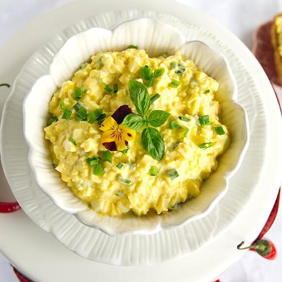 Pasta jajeczna - prosty przepis na kremową kanapkową pastę