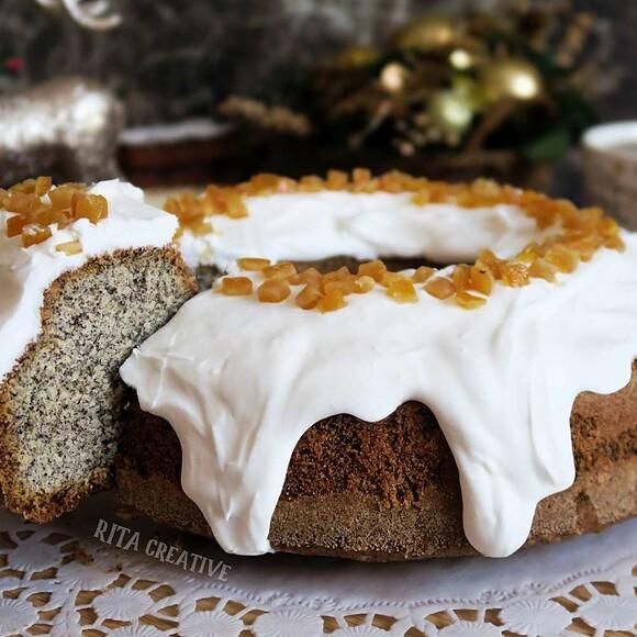 Babka makowa na święta z lukrem królewskim i skórką pomarańczy