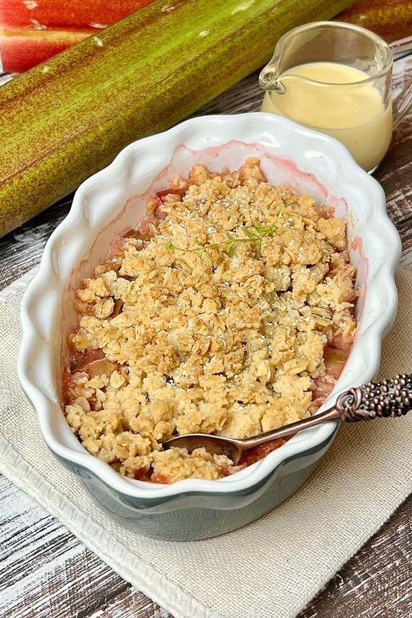 Crumble z rabarbarem