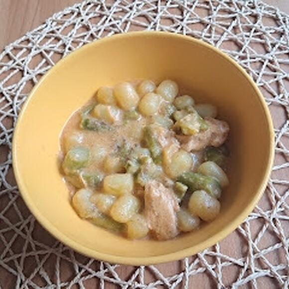 Gnocchi ze szparagami i kurczakiem