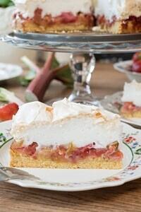 Ciasto z rabarbarem i bezą