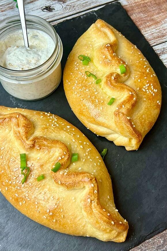 Kieszonki z ciasta do pizzy z kurczakiem