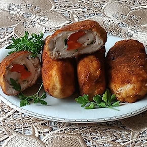 Chrupiące roladki z kurczaka z ziołowym serkiem
