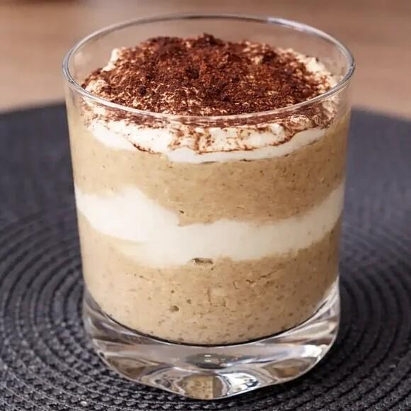 Owsiany deser tiramisu – szybki i zdrowy pomysł na śniadanie lub deser