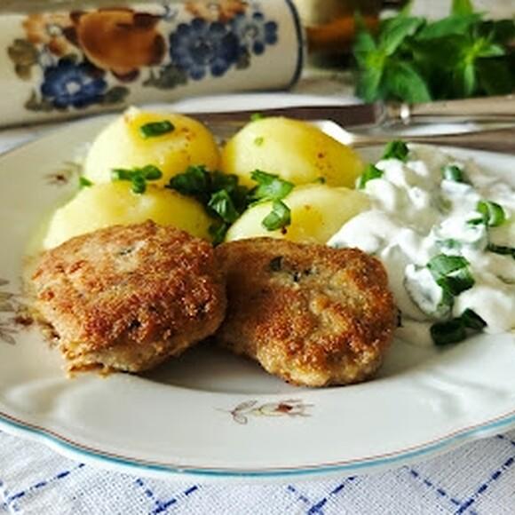 Kotlety mielone z łopatki wieprzowej z lubczykiem