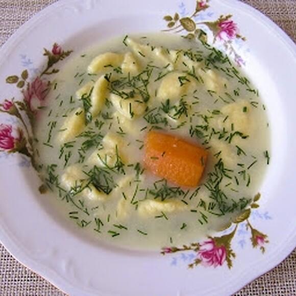 Zupa koperkowa z kluskami kładzionymi jak u babci