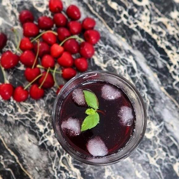 Domowy kompot z czereśni – smak lata w szklance