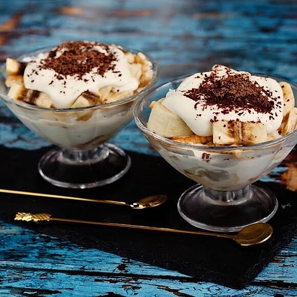 Banoffee – deser z bananami, śmietanką i masą krówkową