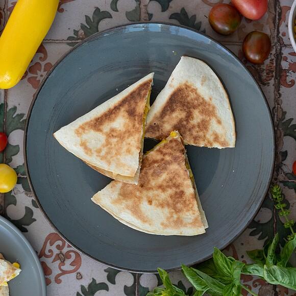 Quesadillas z cukinią i kurczakiem