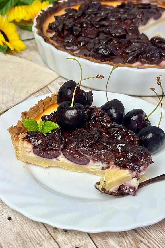 Tarta z czereśniami i kremowym serem