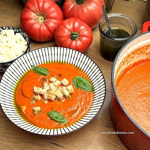 Zupa krem z pieczonych pomidorów z mozzarellą
