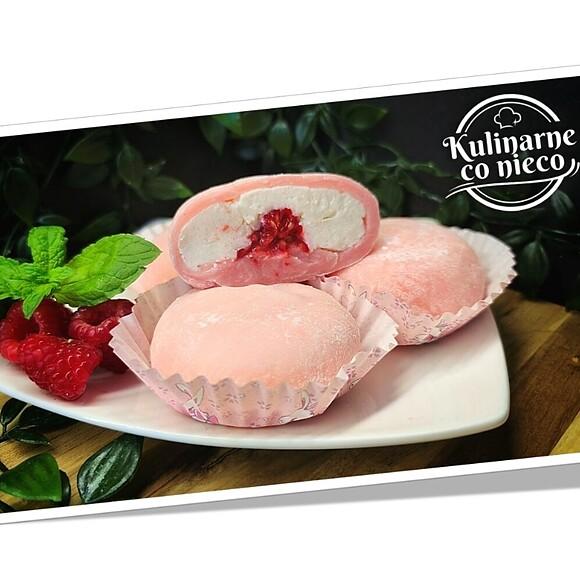 Mleczne mochi z waniliowym kremem ze skyru i malinami