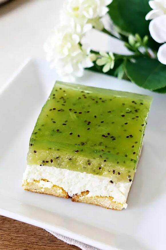 Ciasto z kiwi i galaretką