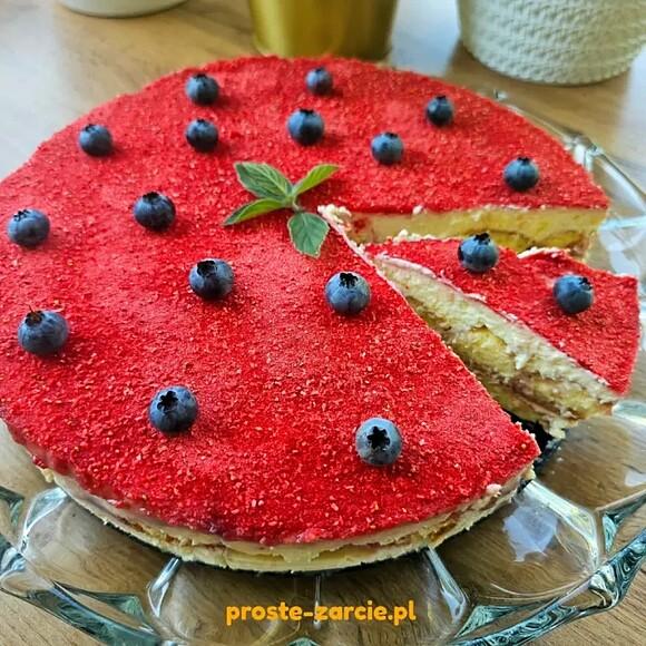Tiramisu truskawkowe – szybki bez pieczenia deser z mascarpone