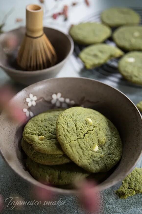 Ciasteczka matcha z białą czekoladą