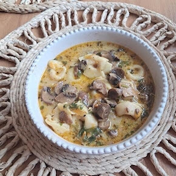 Zupa pieczarkowa z tortellini