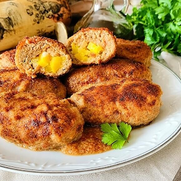 Zrazy mielone z warzywno-serowym nadzieniem