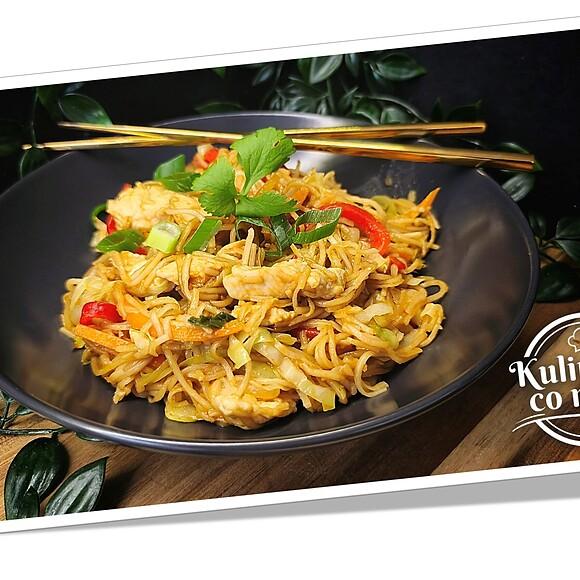 Yakisoba z Kurczakiem i Warzywami