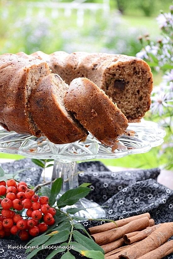 Babka z cukinią i kawałkami czekolady